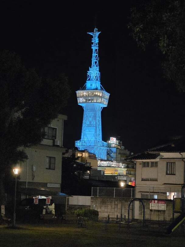 Toren by night