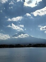 Mount Fuji met de zon tegen