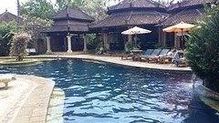 Zwembad bij het hotel