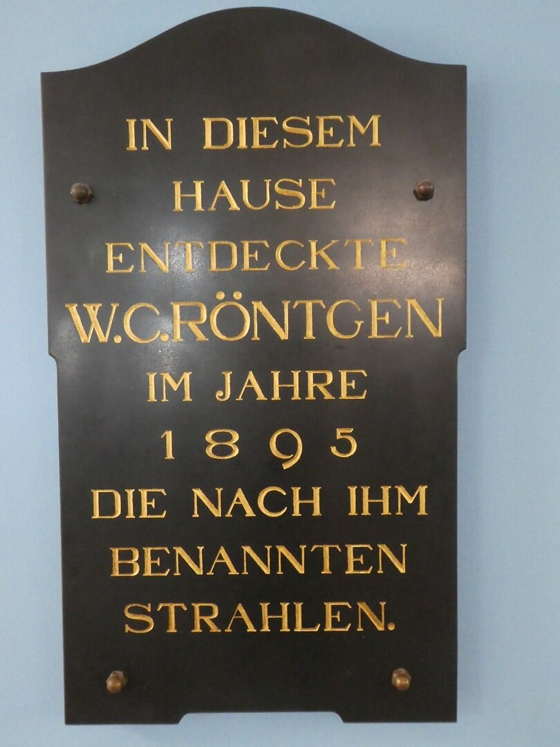 1060828