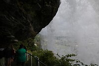 Onder de waterval