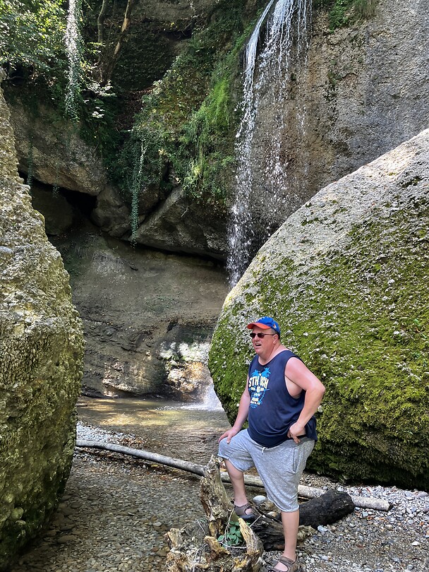 Bij de waterval