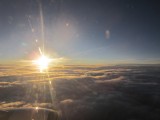 boven de wolken schijnt de zon