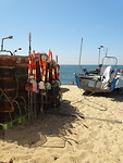 Vissersgereedschap in de haven van Vila Cha.