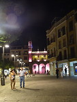 Het gemeentehuis in de avond in Plasencia.