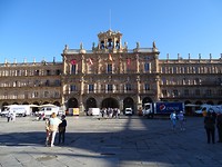 Place Major, het gemeente plein met het gemeentehuis.