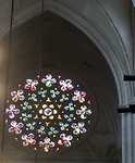 Een rozet raam in de kapel