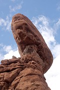 Balanced rock van onderop