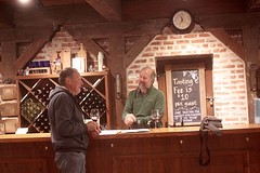 Lekker hoor, wijn proeven