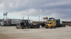 Tussen de grote trucks