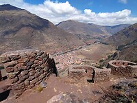 Uitzicht op Pisac vanaf de 1e ruïne