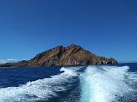Uitzicht op San Christobal vanaf de boot