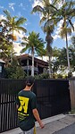 Aankomst bij het appartement Anville Court