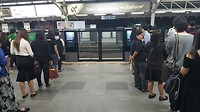 Netjes in de rij voor de metro