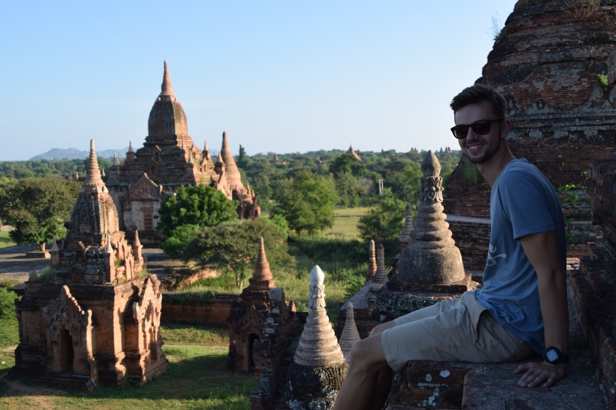 Waldie op een tempel