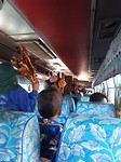 In de bus naar Thakhek, kippetje?!