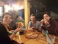 Cocktails en pizza met Willemijn en Saskia