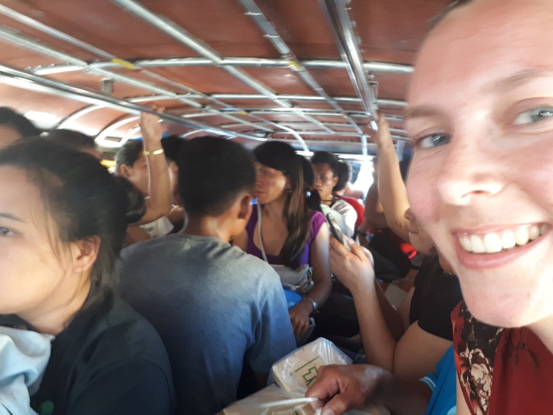 In de Jeepney, lekker druk en plakkerig