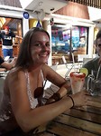 Cocktail met wormzout op de rand...