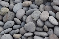 Strand vol stenen