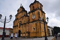 León