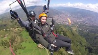 Paragliden: On aan het genieten