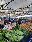 Lange rij op de markt