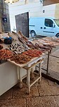 Een kraampje op een vismarkt