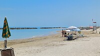 Het strand van camping Calypso