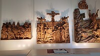 Houtsnijwerk in het museum