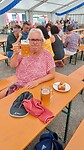 In de feesttent.( Bekijk ook video)