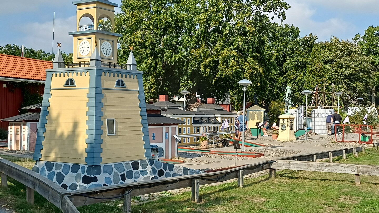 De minigolfbaan van de camping