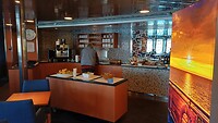 De lounge plus aan boord van Ferry naar Frederikshaven in Denemarken
