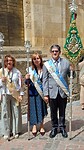 Processie met verschillende groepen met vaandel