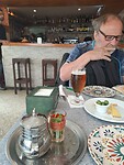 Lekker eten in een Marokkaans restaurant in de Arabische wijk
