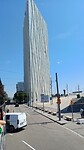 Dit gebouw is van glas en aluminium gemaakt