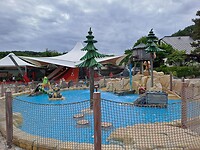 Buitenbad gezien vanaf terras