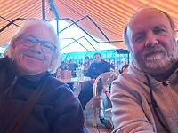 Op het terras tijdens karaoke
