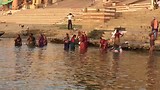 Aan de oever van de Ganges gebeurt van alles.