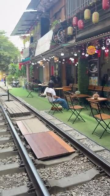 Train street in Hanoi 26-10-25