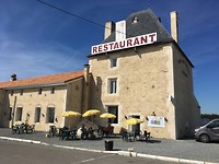 Een nieuw/oud restaurantje in the middle of Frankrijk.
