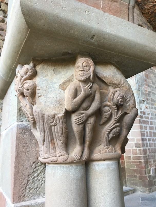 In het oude klooster.