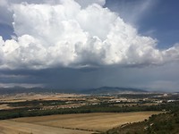 Een onweersbui boven de Pyreneeën.