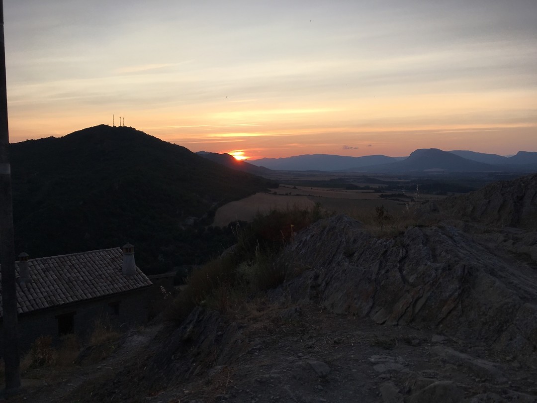 De ondergaande zon in Arres.