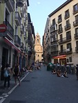 Drukte op straat in Pamplona.