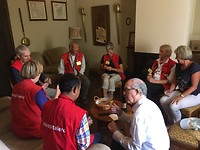 Een glaasje paxtaran na de rondleiding.