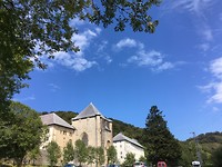 De achterkant van het klooster en de kerk.