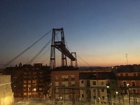 De pontbrug bij zonsopkomst.