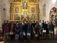 Na de pelgrimszegen van 30 pelgrims in de kloosterkerk.