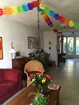 Slingers, bloemen, kaarten en taart!